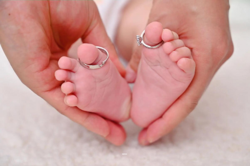 代怀生子好找吗宝宝冒冷汗是怎么回事 代怀生子好找吗宝宝冒冷汗是怎么回事